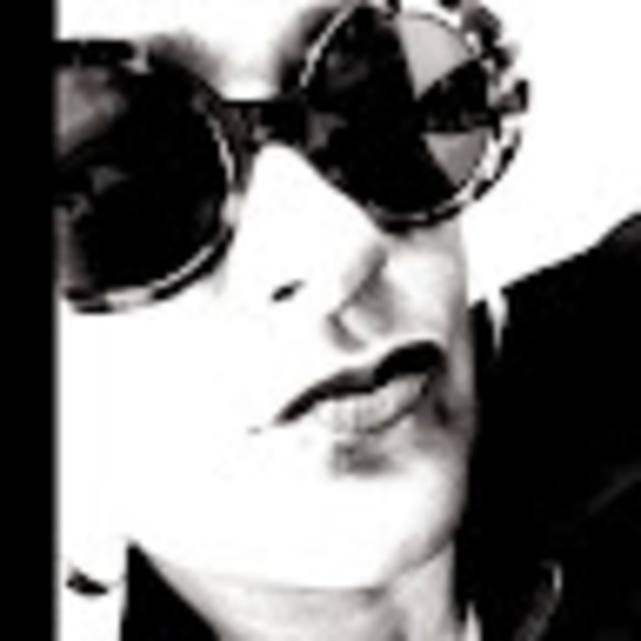 Meet your Posher, Anita - Picture 1 of 1